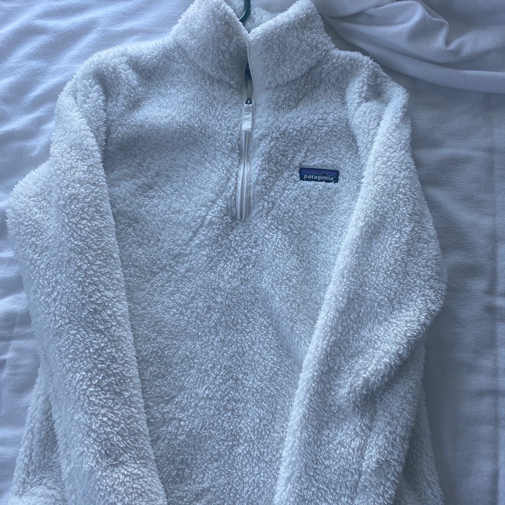 White Patagonia 1/4 zip pullover